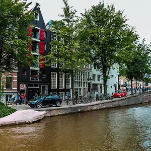 Downtown Canal View Хостел