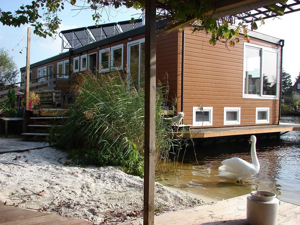 B&B Houseboat Between Amsterdam Windmills
